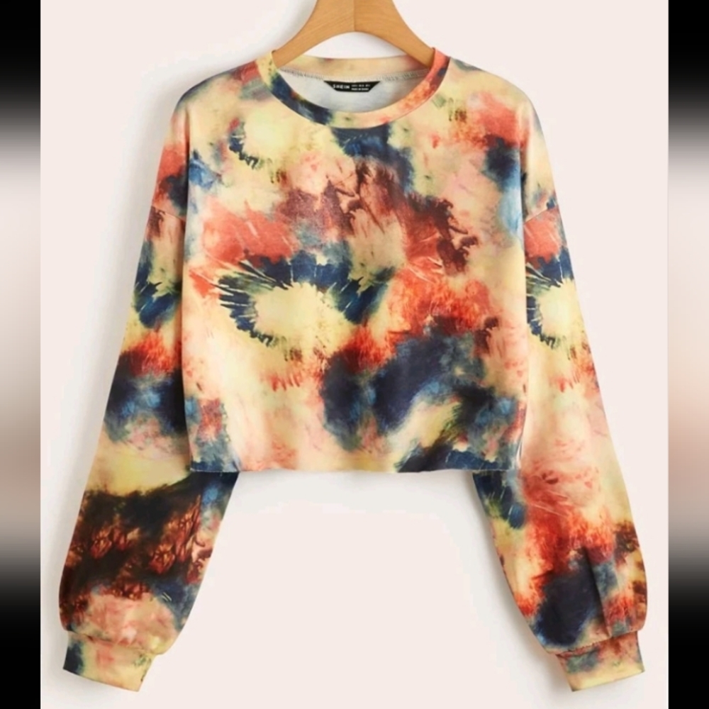 Cropped colorful sweatshirt